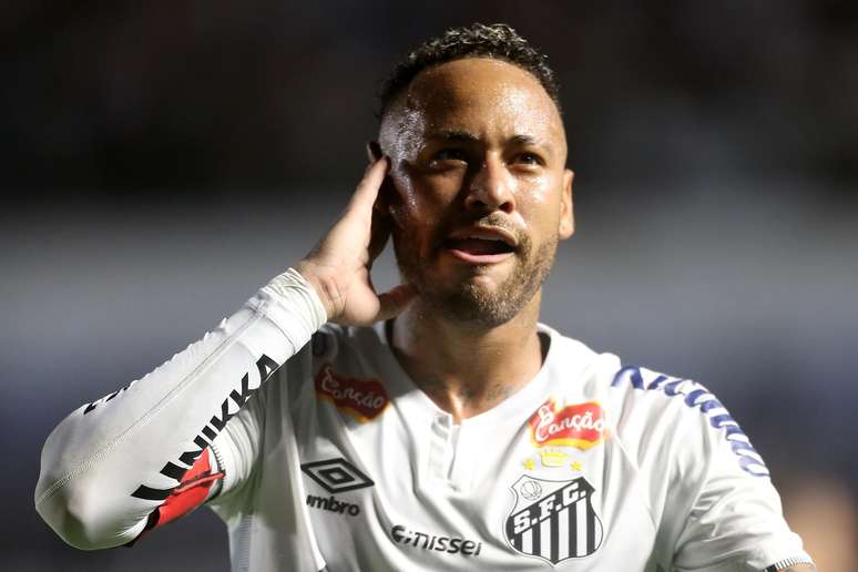 Neymar comemora gol pelo Santos