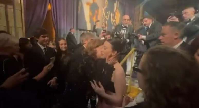 Fernanda Torres parabeniza Mikey Madison por Oscar de Melhor Atriz