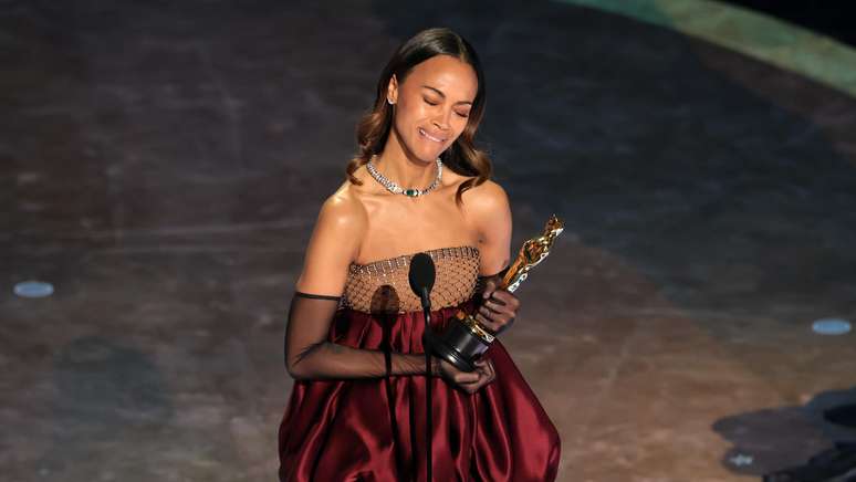 Zoe Saldaña vence como "Melhor Atriz Coadjuvante"