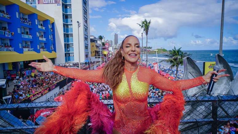 Ivete Sangalo agitando o Carnaval de Salvador