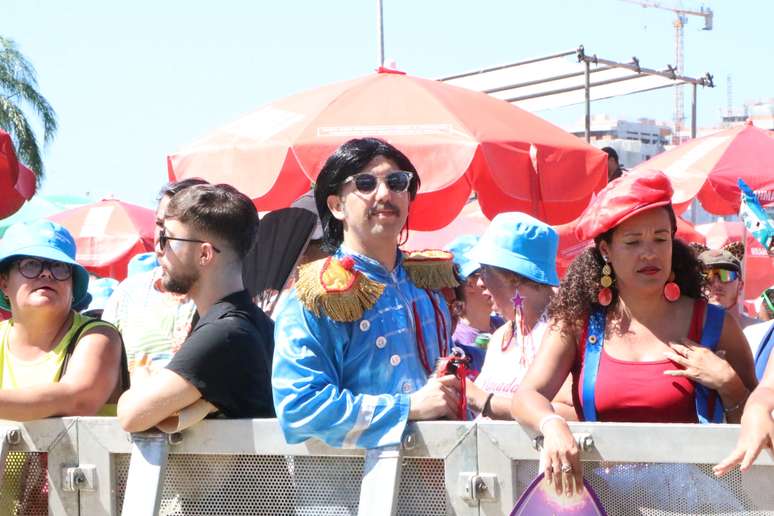 Bloco Sargento Pimenta concentra milhares de foliões no Aterro do Flamengo, na zona sul da cidade do Rio de Janeiro, na manhã de carnaval desta segunda-feira, 3 de março de 2025