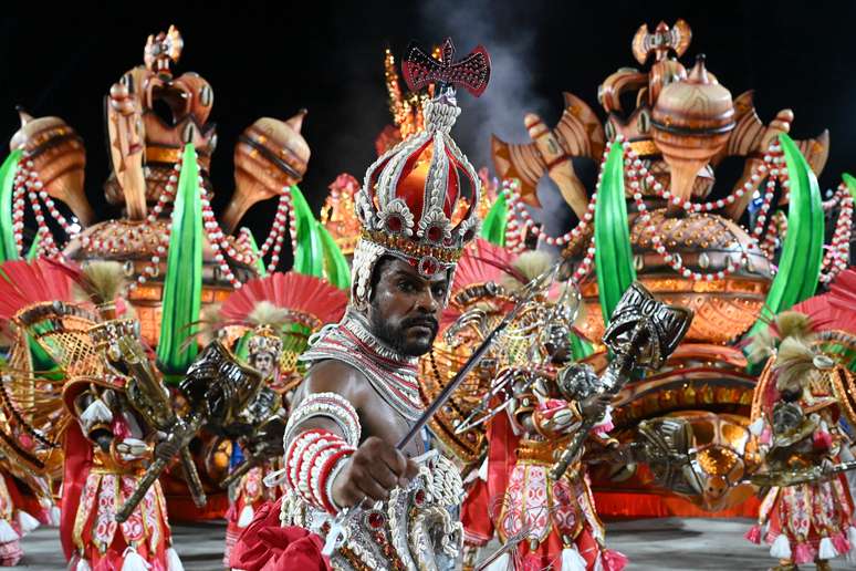 Veja fotos do desfile da Beija-Flor de Nil&oacute;polis