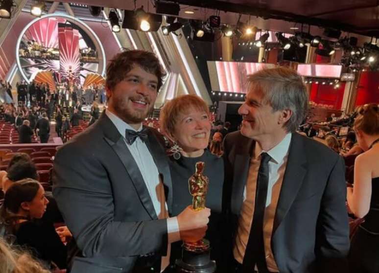 Chico Rubens Paiva, Nalu Paiva e Walter Salles ap&oacute;s a cerim&ocirc;nia do Oscar.