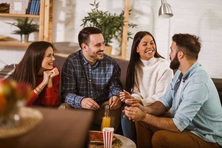 Replacing virtual conversations with face -to -face interactions can be a big step to reduce the constant need for screens and strengthen ties Replace virtual conversations with face -to -face interactions can be a big step to reduce the constant need for screens and strengthen ties