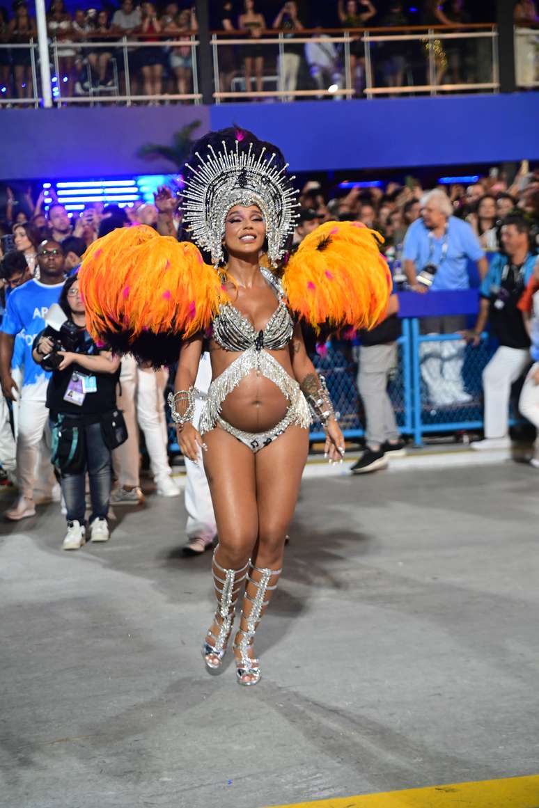 Brunna Gon&ccedil;alves no desfile da Beija-Flor na Sapuca&iacute;