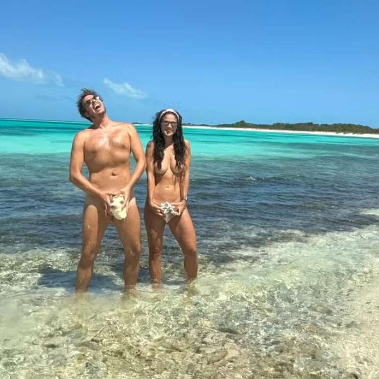 Fabio Porchat and the girlfriend pose naked in the middle of Carnival: “Adam and Eva”