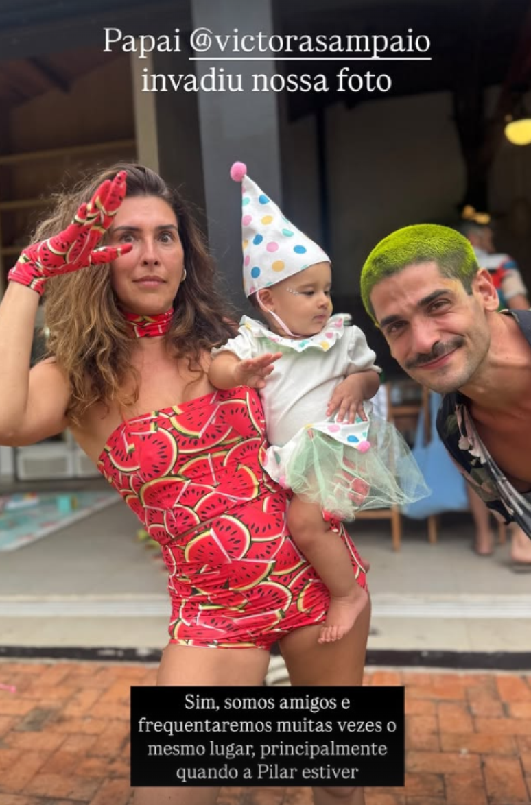 Fernanda Paes Leme celebrou o carnaval com a filha e o ex-noivo, Victor Sampaio.