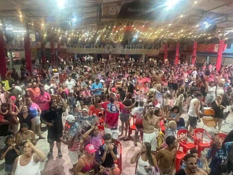 SAO PAULO METROPOLE CARNAVAL 2025 APURACAO ESCOLAS DE SAMBA GRUPO ESPECIAL 04-02-2025 Apuracao dos desfiles das escolas de samba do Grupo Especial do Carnaval de Sao Paulo.Quatorze escolas que desfilaram no sambodromo do Anhembi na sexta-feira e no sabado concorrem ao trofeu de campea e a cerimonia de apuravv&uuml;ao NA FOTO QUADRA DA ROSAS DE OURO CAMPEAO CARNAVAL DE SAO PAULO FOTO ALEX SILVA ESTADAO