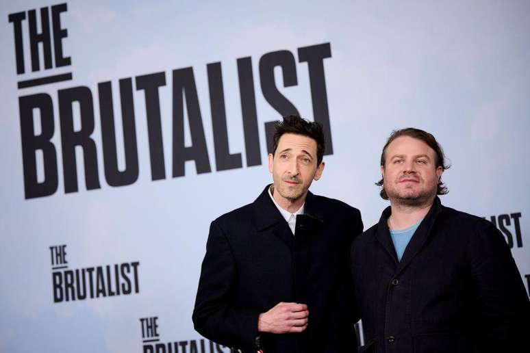 Adrien Brody e o diretor Brady Corbet, do filme 'O Brutalista'