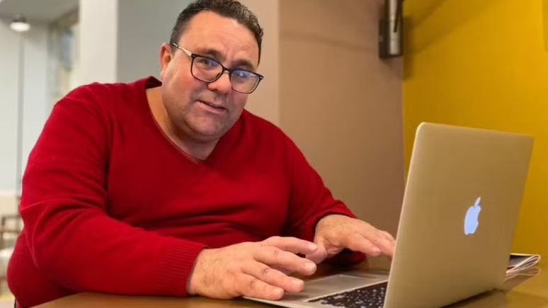 Jornalista Cris Freitas &eacute; encontrado morto em casa com sinais de estrangulamento