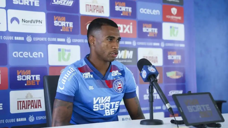 Jean Lucas em entrevista coletiva. 