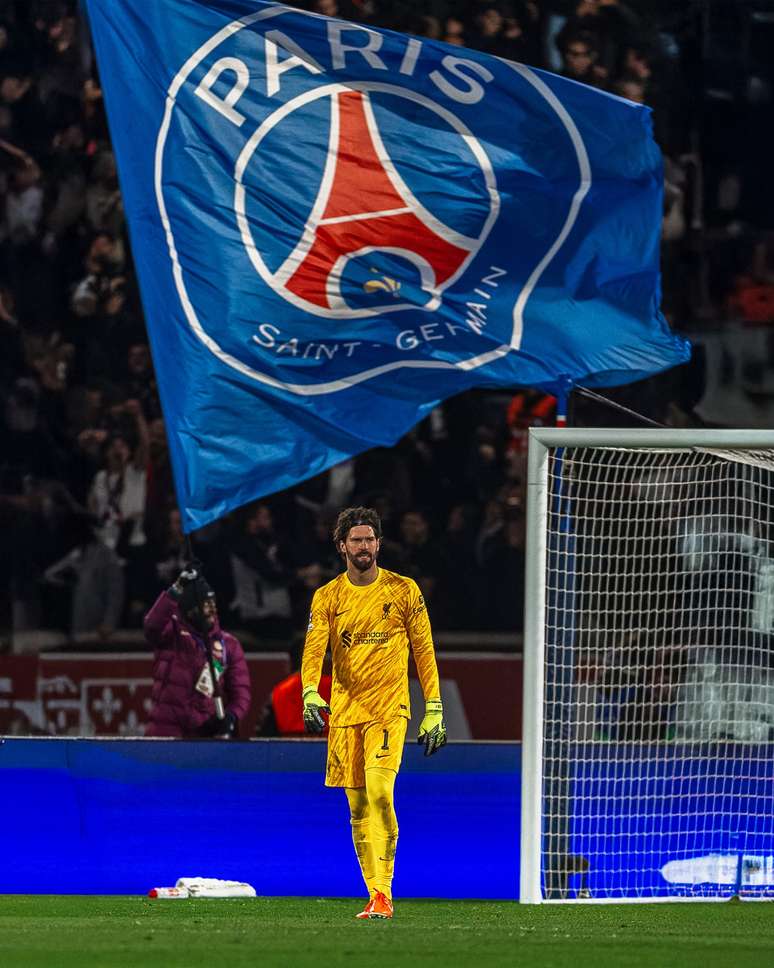 O goleiro brasileiro foi o nome da partida &ndash;
