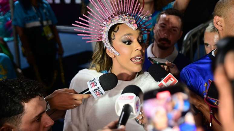 Erika Hilton tem discurso cortado em transmissão da Globo