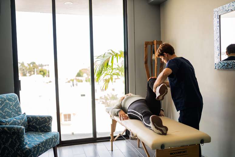 Segundo a Sociedade Brasileira de Reumatologia, a Fibromialgia afeta entre 2% e 12% da população adulta, sendo mais comum entre mulheres