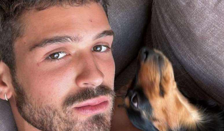 Após Carnaval, João Guilherme surge em foto com Haku, 'filho' com Bruna Marquezine: esse é o registro mais fofo que você vai ver hoje!.