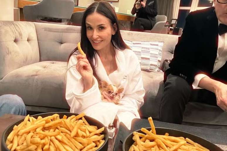 Demi Moore mostrou como lidou com a derrota no Oscar: comendo batatas fritas