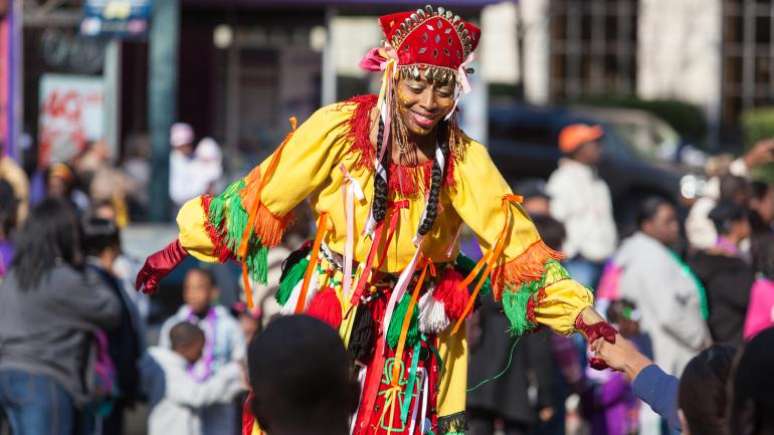Carnaval Mardi Gras em Shreveport Bossier, Estados Unidos. A diáspora africana gerou carnavais mundo afora.