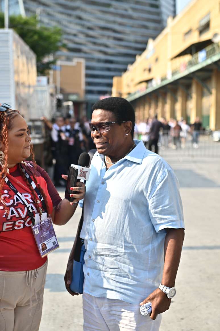 Neguinho da Beija-Flor comparece &agrave; apura&ccedil;&atilde;o em seu &uacute;ltimo ano no carnaval