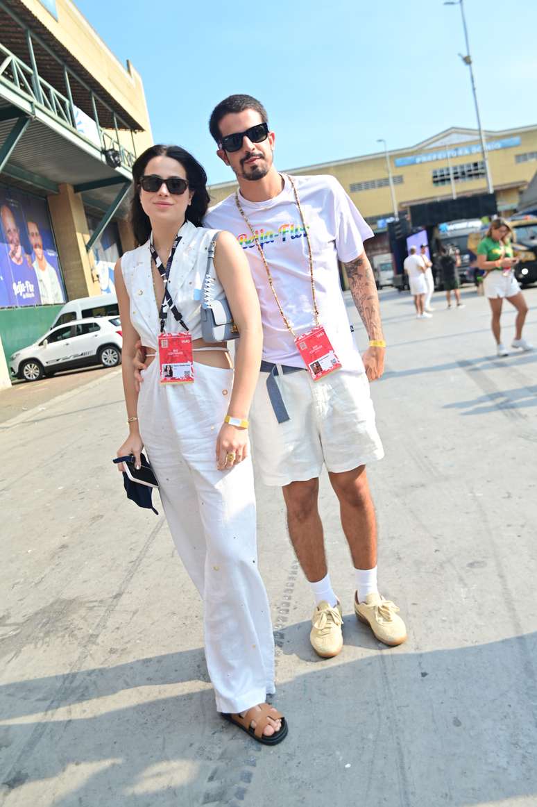 Enzo e Sofia Celulari tamb&eacute;m marcam presen&ccedil;a na cidade do samba para acomnpanhar a apura&ccedil;&atilde;o das escolas do Rio de Janeiro