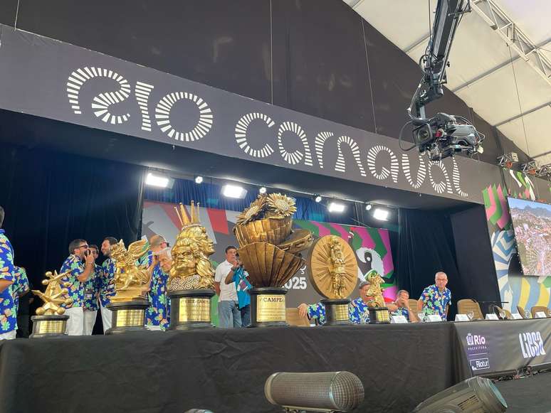 Preparativos para a apura&ccedil;&atilde;o das notas dos desfiles do carnaval do Rio 2025