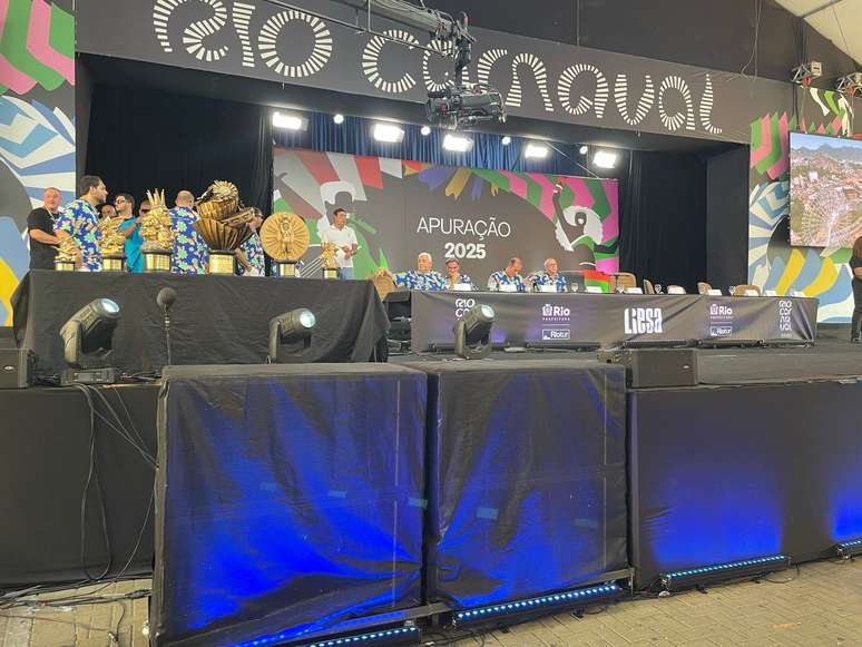 Preparativos para a apura&ccedil;&atilde;o das notas dos desfiles do carnaval do Rio 2025