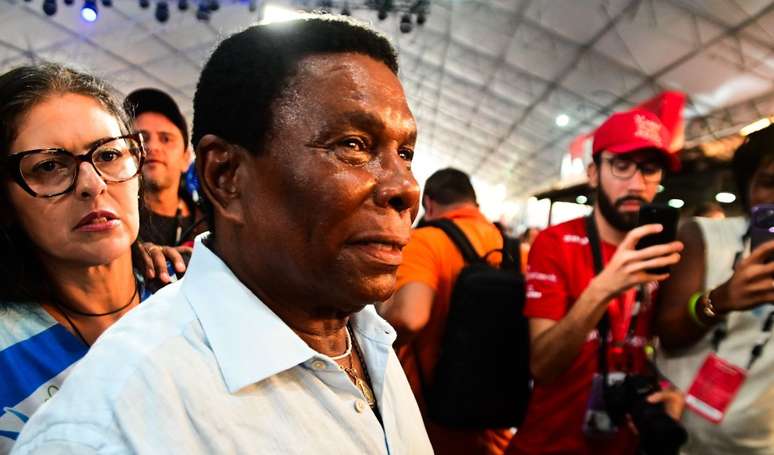 Aposentadoria cancelada? Mulher de Neguinho da Beija-Flor revela de sambista desistirá dos planos sobre Carnaval.