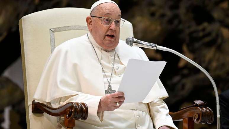 O que se sabe, pelos boletins divulgados pela Santa S&eacute;, &eacute; que o papa Francisco ainda est&aacute; consciente e, na medida do poss&iacute;vel, exercendo algumas fun&ccedil;&otilde;es de trabalho