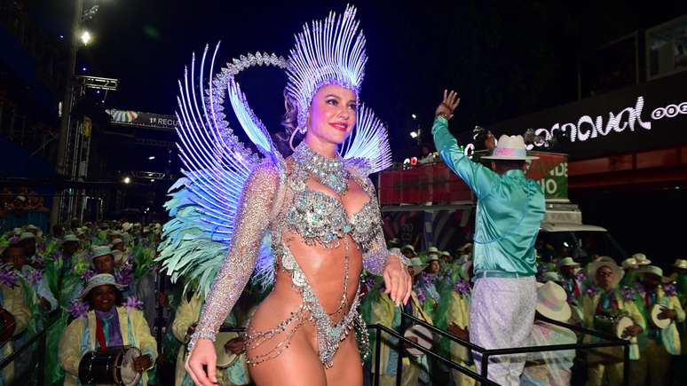 Paolla Oliveira em desfile da Grande Rio