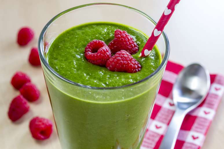 Suco verde de espinafre com framboesa 