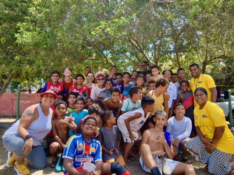 Projeto de futebol em Santa Cruz Cabrália (BA). Daiany está mentorando 16 associações comunitárias na região.