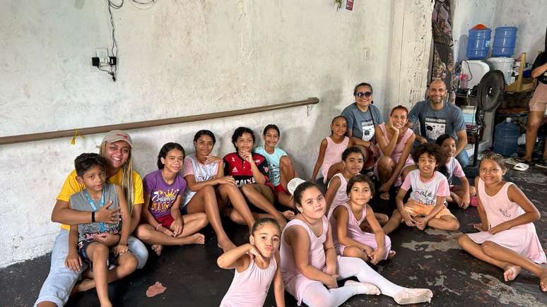 Visita ao Balé da Ralé, na Favela do Japão, em Natal (RN), projeto apoiado pelo programa Esporte e Cidadania.
