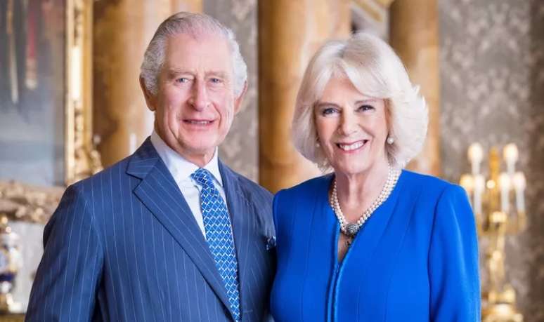 O rei Charles III e a rainha Camilla lideram a família real britânica desde setembro de 2022, quando morreu a rainha Elizabeth II