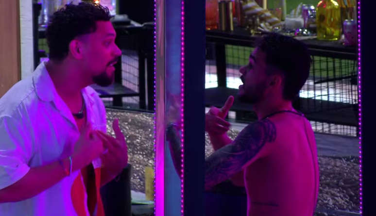 Vinicius e Jo&atilde;o Gabriel brigam no BBB25
