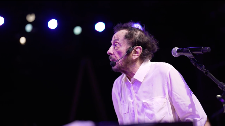 Tom Z&eacute; diz ter sido fortemente influenciado pela cultura mo&ccedil;&aacute;rabe.