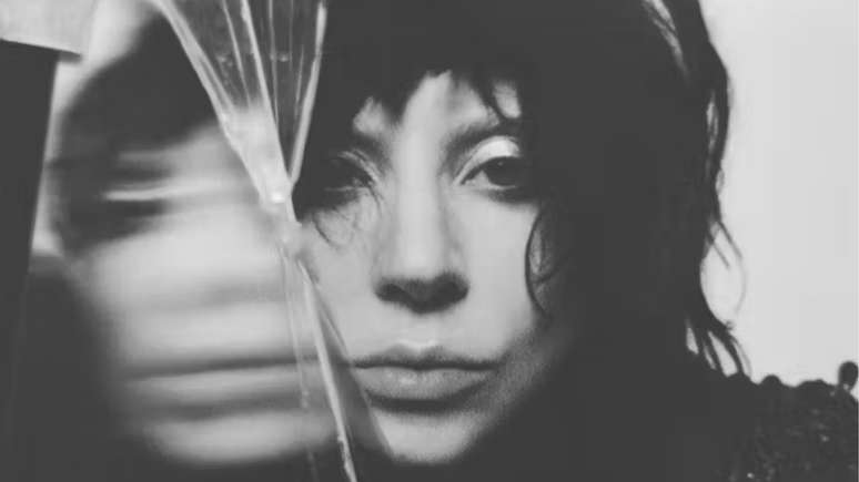 Lady Gaga na capa de Mayhem -