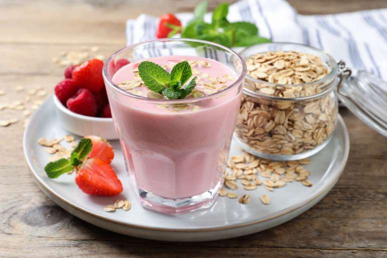 Vitamina de morango com aveia 