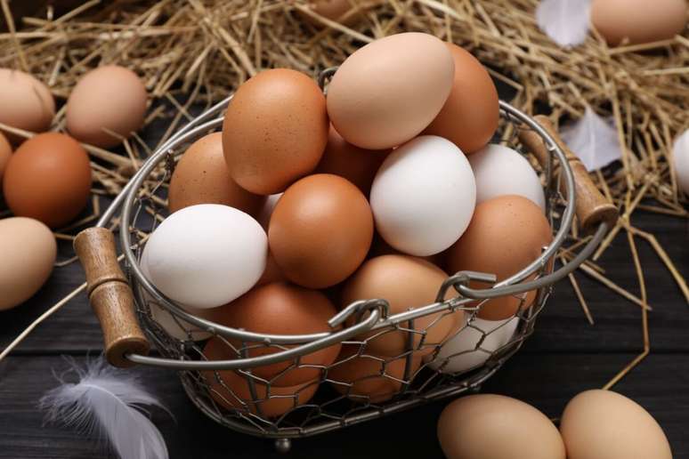O ovo contém vitamina D e proteínas que ajudam na prevenção da osteoporose e na manutenção da massa muscular 