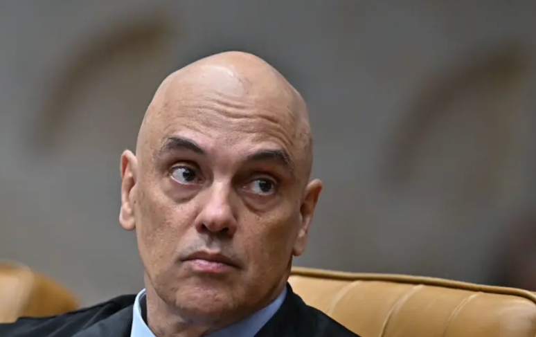 Advogados de Bolsonaro pedem que Alexandre de Moraes deixe de ser o relator do caso