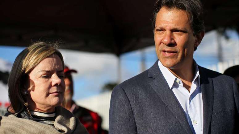 Chegada de Gleisi Hoffmann (esq.) &agrave; Esplanada dos Minist&eacute;rios &eacute; vista como um fator de risco para a agenda de controle de gastos de Haddad