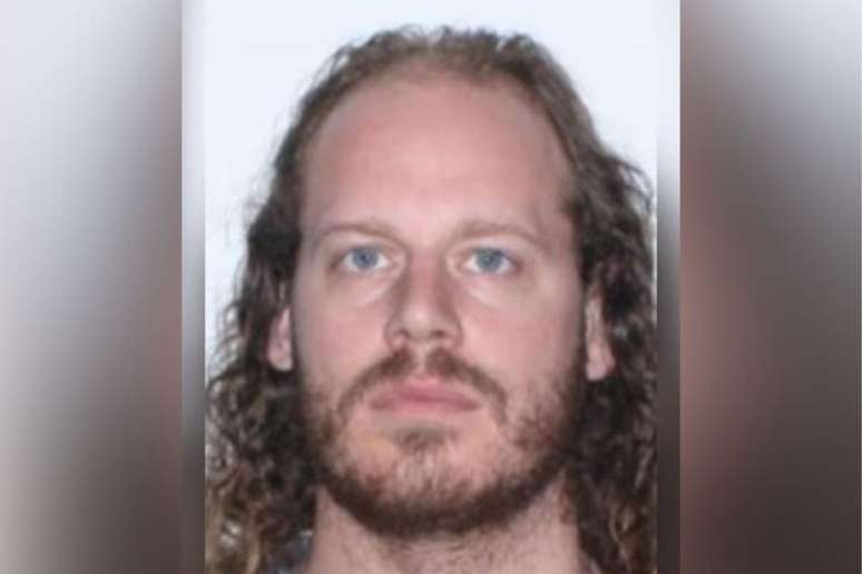 Ryan Wedding é procurado pelo FBI