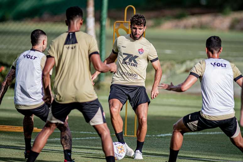 Pepê em treino pelo Vitória. 