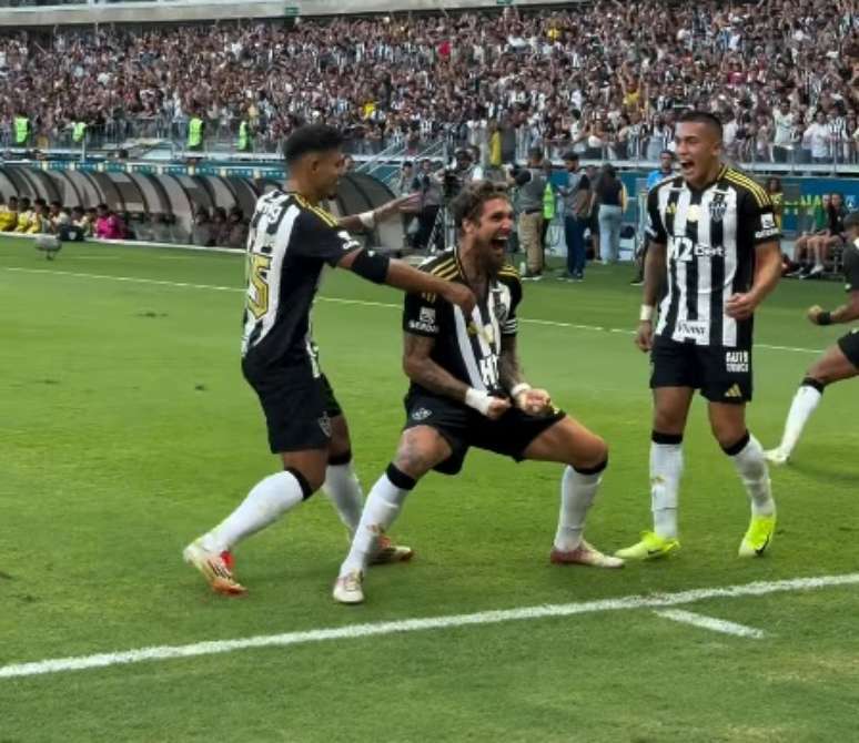 Lyanco, do Atlético-MG, comemora gol marcado contra o América-MG no primeiro jogo da final do Campeonato Mineiro.