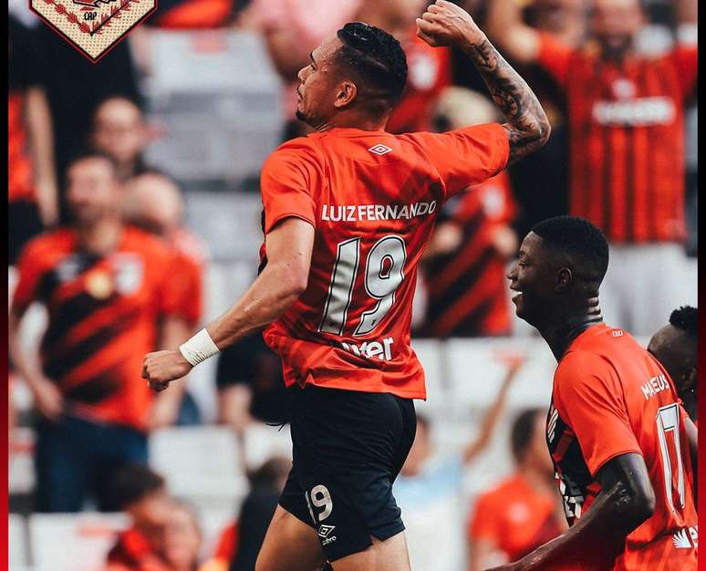 Luiz Fernando chega ao quinto gol no Paranaense 