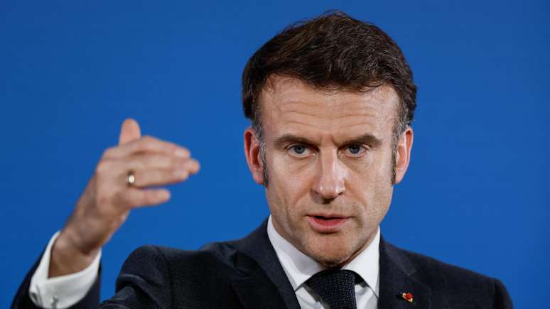 Macron reunirá chefes militares na terça-feira para elaborar um plano de auxílio a Ucrânia