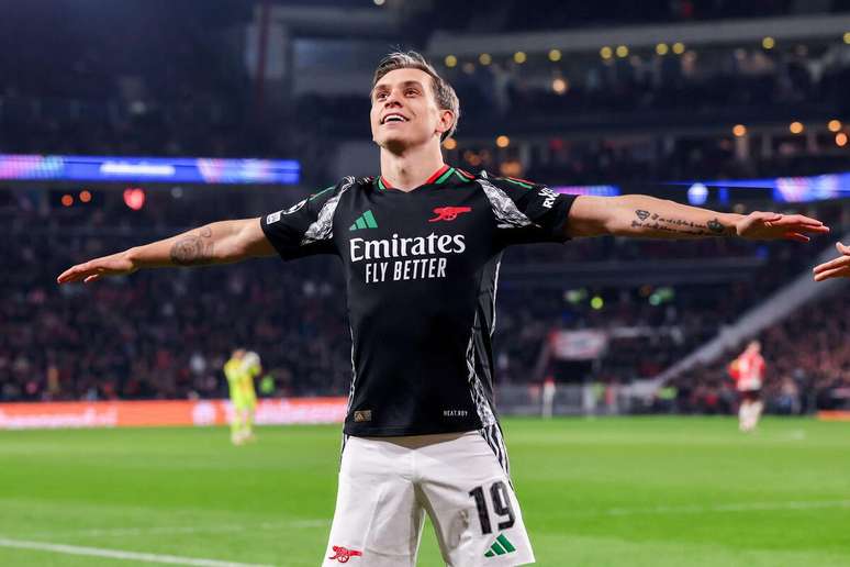 Leandro Trossard (Arsenal) ag ceiliúradh a sprioc i gcoinne PSV, ar 03.03.2025 