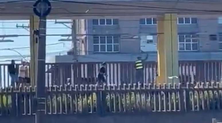 Briga entre torcedores da dupla Gre-Nal. 