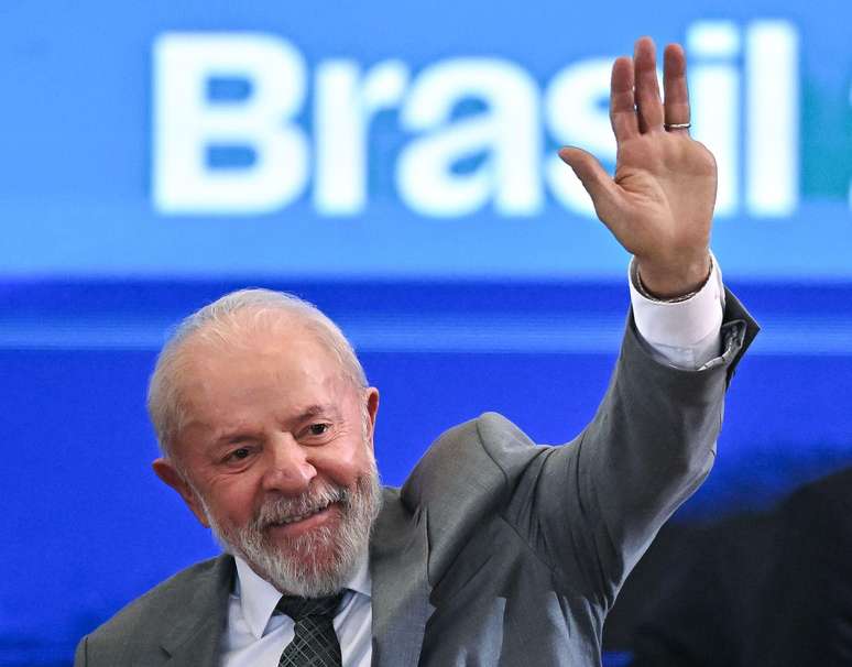 Com popularidade do governo em queda, medidas de Lula podem agradar trabalhadores