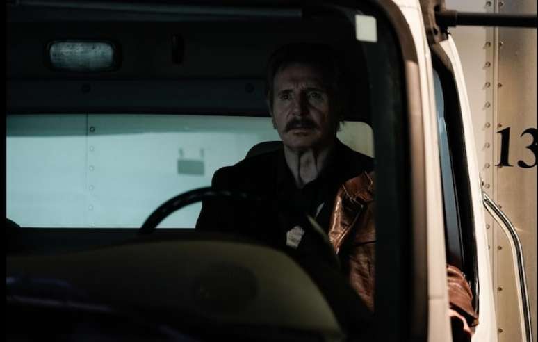 Liam Neeson em '&Uacute;ltimo Alvo'; muito da a&ccedil;&atilde;o do filme se c&aacute; em ve&iacute;culos