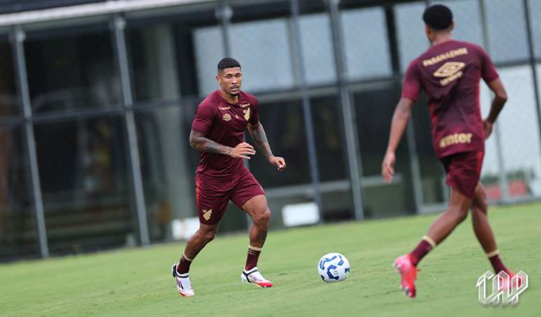 Athletico inicia preparação para duelos decisivos 