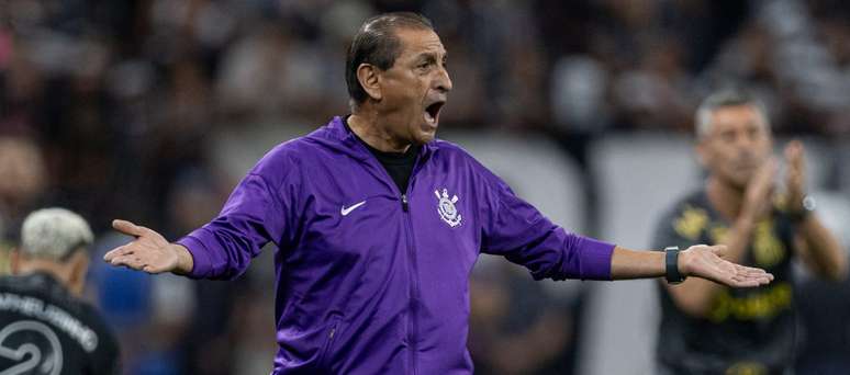 Déanann na hiomaitheoirí, Ramón agus Emiliano Díaz anailís ar bhua na Corinthians i Semifinal Paulistan agus déanann siad duel i gcoinne Barcelona do Libertadores. 